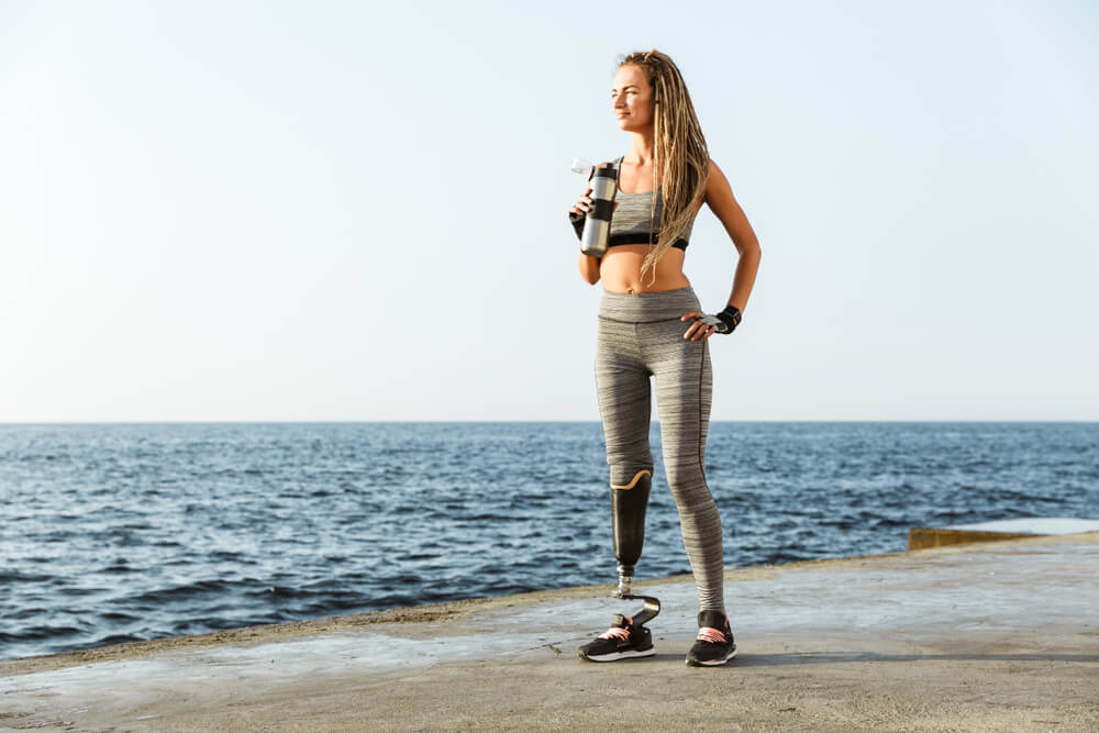 Pierwsze kroki z protezą nogi - na jakie trudności musisz się przygotować? | WZSO