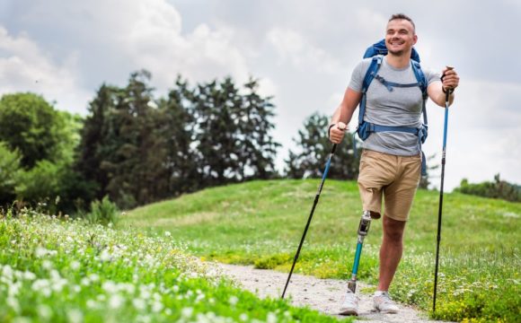 Komfortowe użytkowanie protezy, czyli jak chodzić lepiej i pewniej? – poradnik | WZSO 