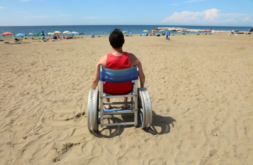 Wakacje bez barier, czyli urlop osoby niepełnosprawnej ruchowo | WZSO 