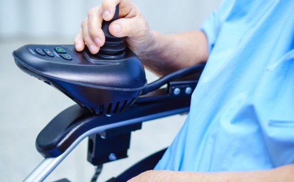 Niepełnosprawność ruchowa – jak przestrzegać zasad w czasie epidemii