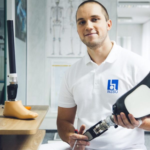Varsovia-Medica-525s Bartosz Jabłoński
Kierownik sekcji produkcji protez